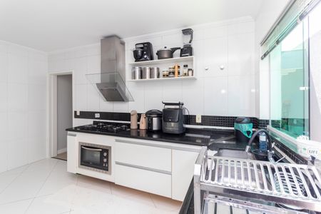 Casa à venda com 201m², 3 quartos e 2 vagas Casa à venda com 201m², 3 quartos e 2 vagasCozinha