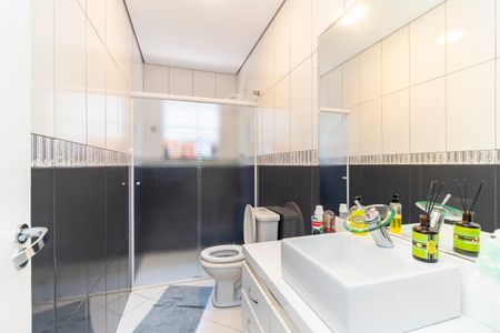 Casa à venda com 201m², 3 quartos e 2 vagas Casa à venda com 201m², 3 quartos e 2 vagasBanheiro Social
