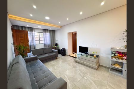 Casa à venda com 250m², 3 quartos e 3 vagasSala