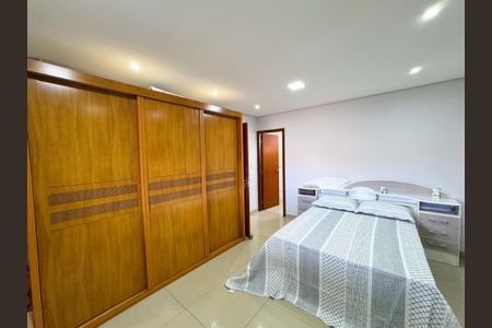 Casa à venda com 250m², 3 quartos e 3 vagasQuarto