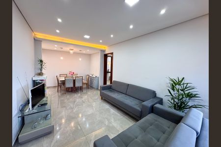 Casa à venda com 250m², 3 quartos e 3 vagasSala