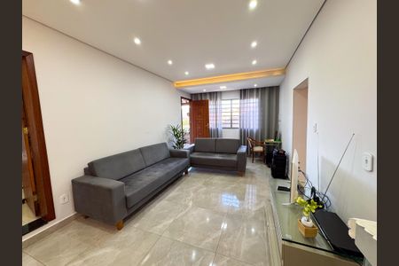 Casa à venda com 250m², 3 quartos e 3 vagasSala