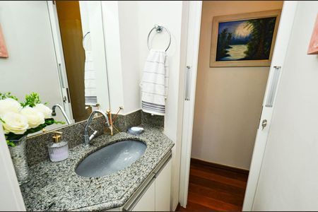 Apartamento à venda com 85m², 3 quartos e 2 vagasBanheiro social