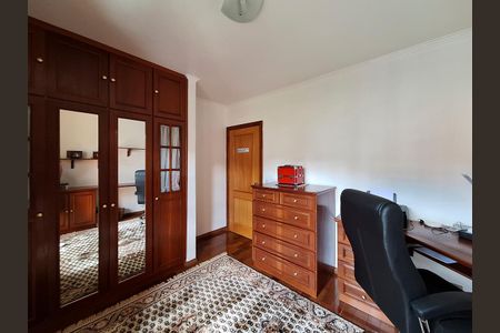 Casa à venda com 311m², 4 quartos e 6 vagasQuarto 2