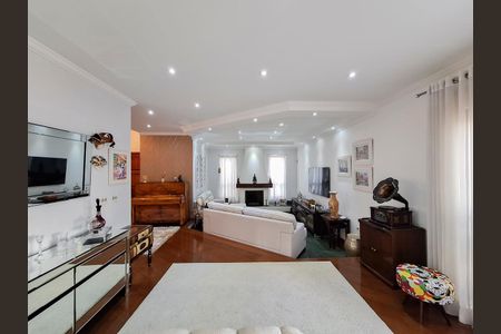 Casa à venda com 311m², 4 quartos e 6 vagasSala