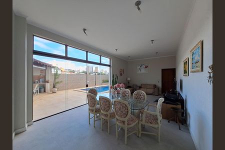 Casa à venda com 311m², 4 quartos e 6 vagasSalão