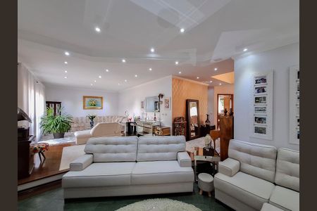 Casa à venda com 311m², 4 quartos e 6 vagasSala