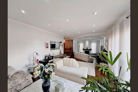 Casa à venda com 311m², 4 quartos e 6 vagasSala