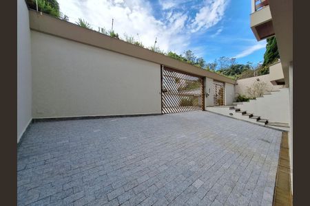 Casa à venda com 311m², 4 quartos e 6 vagasGaragem