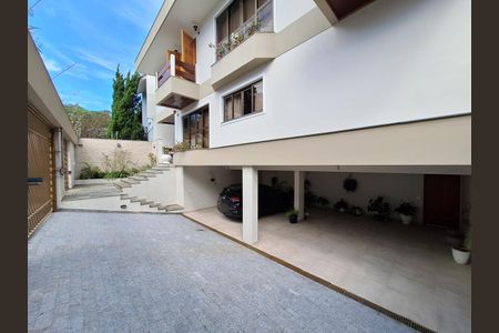 Casa à venda com 311m², 4 quartos e 6 vagasGaragem