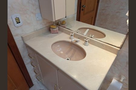 Casa à venda com 311m², 4 quartos e 6 vagasBanheiro