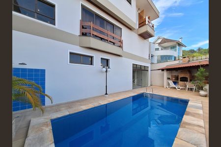 Casa à venda com 311m², 4 quartos e 6 vagasPiscina