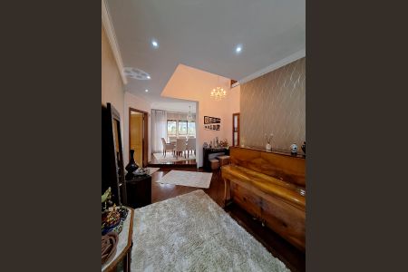 Casa à venda com 311m², 4 quartos e 6 vagasSala