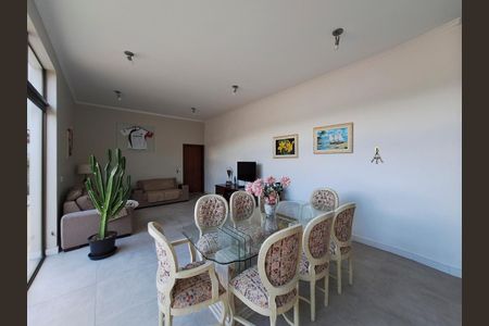 Casa à venda com 311m², 4 quartos e 6 vagasSalão