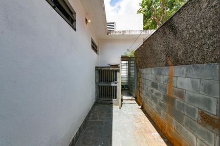 Casa à venda com 250m², 4 quartos e 4 vagas Casa à venda com 250m², 4 quartos e 4 vagasCorredor