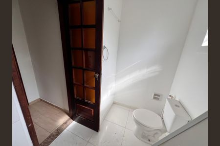 Casa à venda com 700m², 4 quartos e 2 vagasQuarto 2 Banheiro