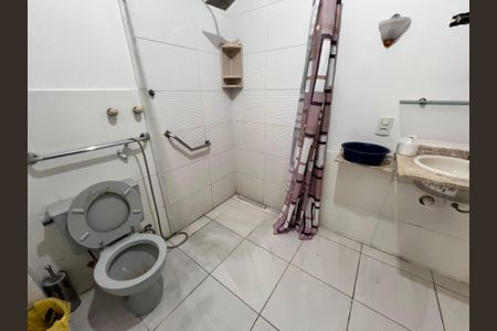 Casa à venda com 700m², 4 quartos e 2 vagasBanheiro