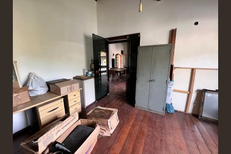 Casa à venda com 700m², 4 quartos e 2 vagasSala