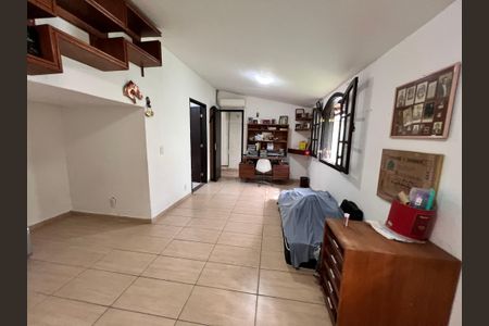 Casa à venda com 700m², 4 quartos e 2 vagasÁrea de Serviço - Quarto