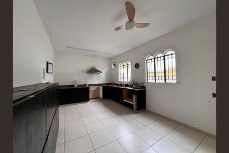 Casa à venda com 700m², 4 quartos e 2 vagasCozinha