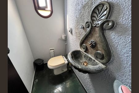 Casa à venda com 700m², 4 quartos e 2 vagasLavabo Sala