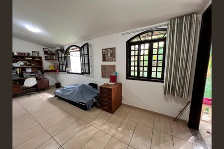 Casa à venda com 700m², 4 quartos e 2 vagasÁrea de Serviço - Quarto