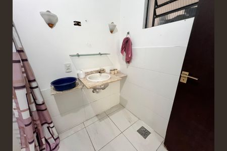 Casa à venda com 700m², 4 quartos e 2 vagasBanheiro