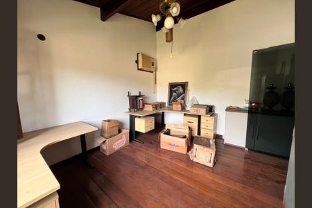 Casa à venda com 700m², 4 quartos e 2 vagasSala