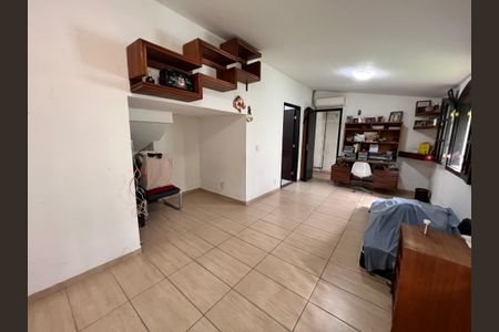 Casa à venda com 700m², 4 quartos e 2 vagasÁrea de Serviço - Quarto