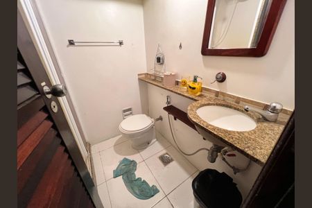 Casa à venda com 700m², 4 quartos e 2 vagasÁrea de Serviço - Banheiro