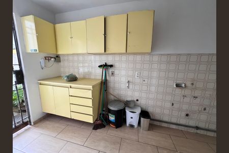Casa à venda com 700m², 4 quartos e 2 vagasÁrea de Serviço
