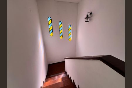 Casa à venda com 700m², 4 quartos e 2 vagasEscada