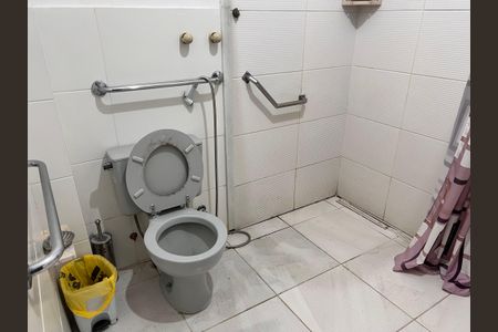 Casa à venda com 700m², 4 quartos e 2 vagasBanheiro