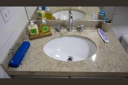 Apartamento à venda com 65m², 2 quartos e 1 vagaBanheiro Social