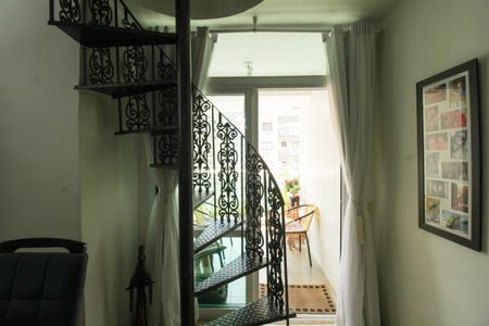Apartamento à venda com 200m², 3 quartos e 1 vagaEscada para 2 andar