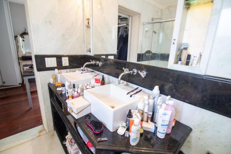 Apartamento à venda com 205m², 4 quartos e 5 vagasBanheiro da Suíte 4