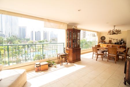 Apartamento à venda com 205m², 4 quartos e 5 vagasVaranda Sala