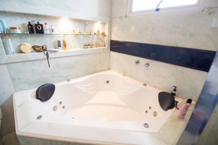 Apartamento à venda com 205m², 4 quartos e 5 vagasBanheiro da Suíte 4