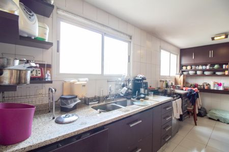 Apartamento à venda com 205m², 4 quartos e 5 vagasCozinha