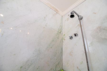 Apartamento à venda com 205m², 4 quartos e 5 vagasBanheiro da Suíte 4