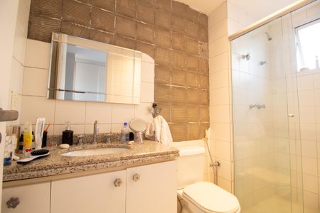 Apartamento à venda com 205m², 4 quartos e 5 vagasBanheiro da Suíte 1