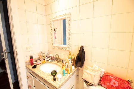 Apartamento à venda com 205m², 4 quartos e 5 vagasBanheiro da Suíte 2