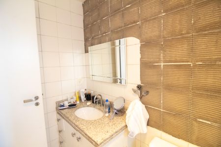 Apartamento à venda com 205m², 4 quartos e 5 vagasBanheiro da Suíte 1