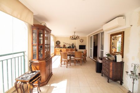 Apartamento à venda com 205m², 4 quartos e 5 vagasVaranda Sala