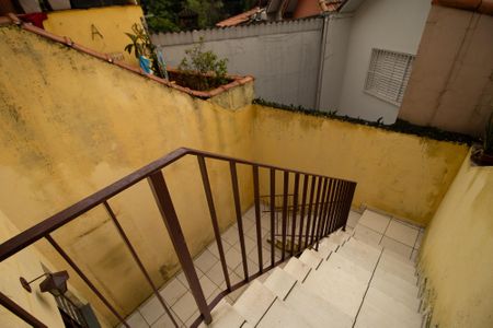 Casa para alugar com 150m², 2 quartos e 1 vaga Casa para alugar com 150m², 2 quartos e 1 vagaEscada