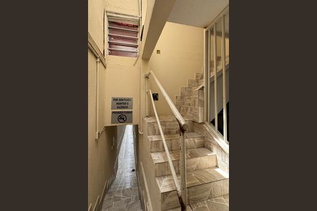 Casa para alugar com 90m², 2 quartos e sem vagaEscada