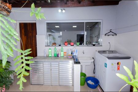 Casa à venda com 100m², 2 quartos e 1 vagaÁrea de Serviço