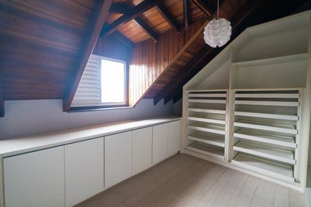 Casa de condomínio para alugar com 167m², 3 quartos e 3 vagas Casa de condomínio para alugar com 167m², 3 quartos e 3 vagasSótão