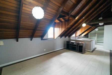 Casa de condomínio para alugar com 167m², 3 quartos e 3 vagas Casa de condomínio para alugar com 167m², 3 quartos e 3 vagasSótão