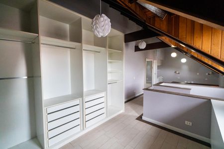 Casa de condomínio para alugar com 167m², 3 quartos e 3 vagas Casa de condomínio para alugar com 167m², 3 quartos e 3 vagasSótão